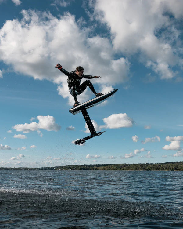 HugejumpontheAwakeVINGASefoil_600x_148f8097-1392-47f2-9e25-f3237eab6894